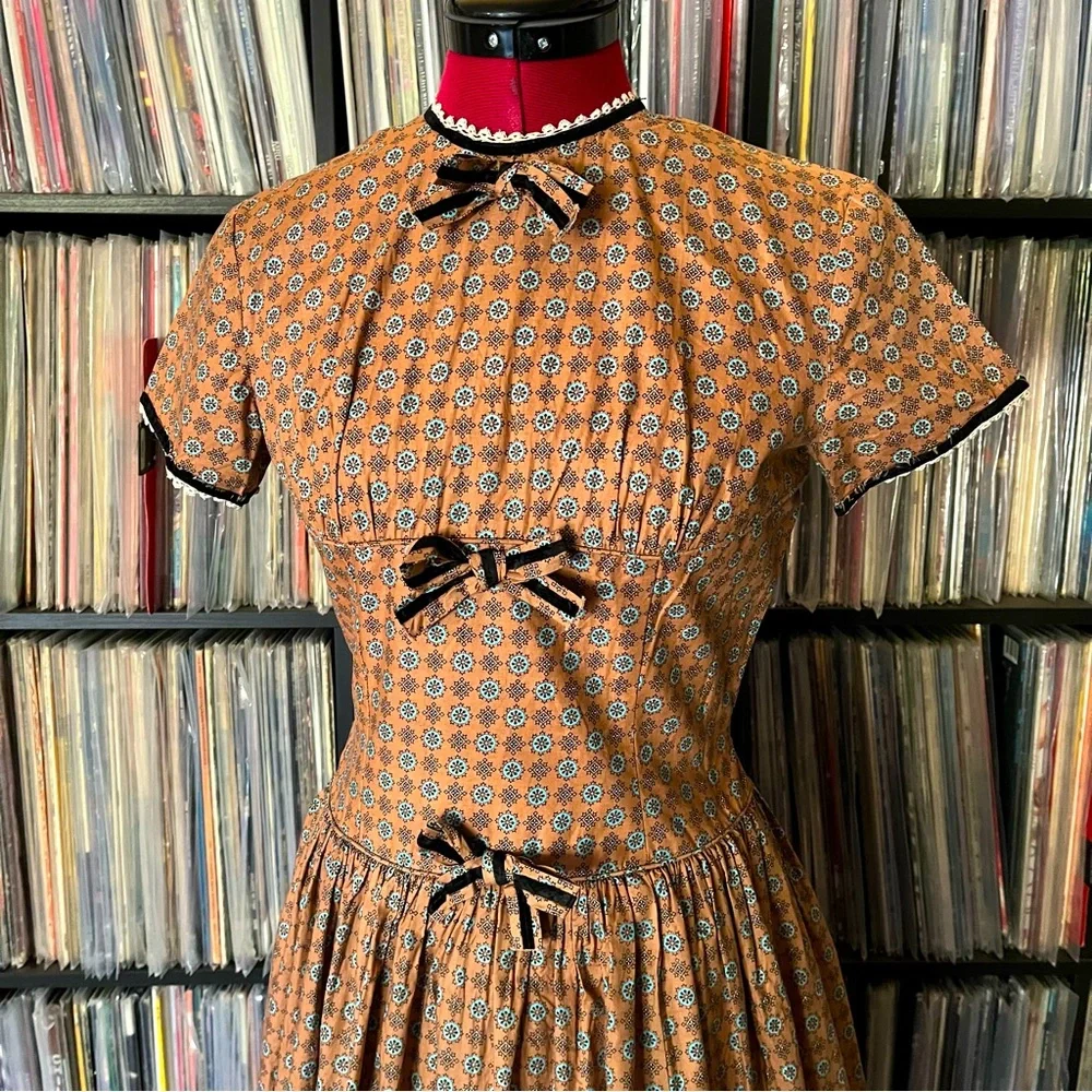 vintage 40s 50s calico dress bows 🤎🖤🤎 - Picture 1 of 11